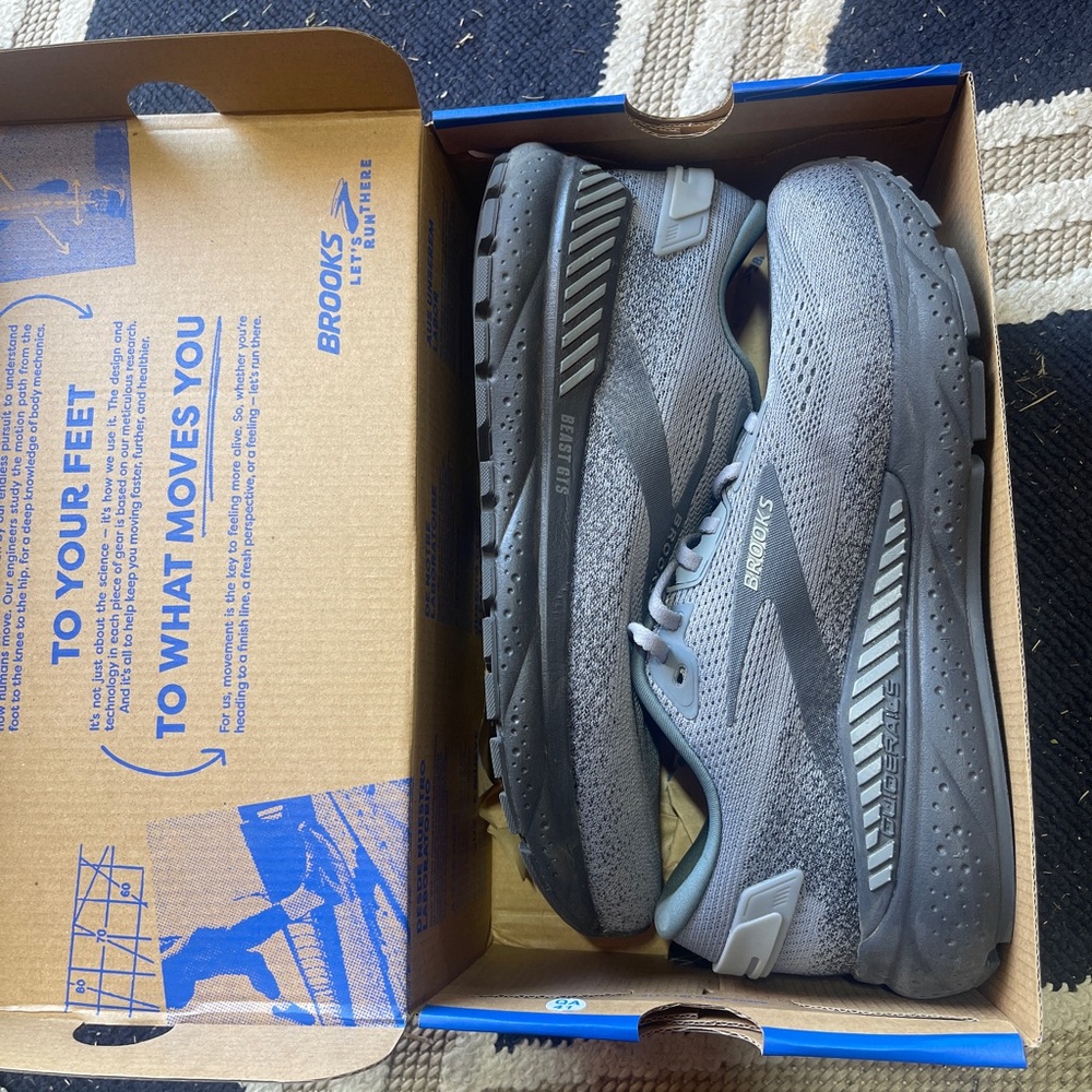 Brooks Men's Black and Gray Athletic Shoes